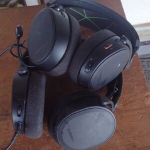 SteelSeries Black Wireless Gaming Headsets(2)